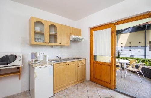 Balatonmariafurdo Apartamento | Studio Amarillo 2 by Interhome