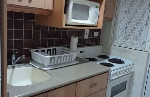 Worthing Apartamento | Studio Apartment Overlooking first fairway