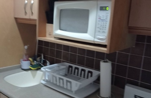 Worthing Apartamento | Studio Apartment Overlooking first fairway