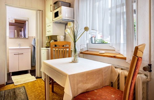 Franken Siedlung Apartamento | Studio Apartment 'Ferienzimmer Norbi Stralsund' with Private Terrace and Wi-Fi