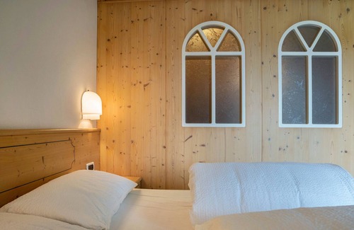 Ponte Arche Apartamento | Studio Apartment 'Monolocale Turiterme' with Mountain View and Balcony