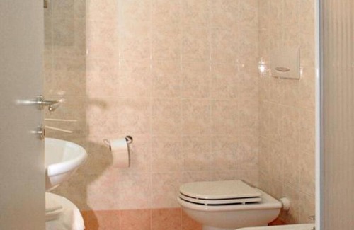 Old Town Apartamento | Studio Apartment 'Monolocale Isola Di Pasqua Caorle' with Shared Garden, Wi-Fi and Air Conditioning