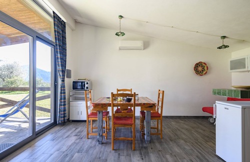 Dorgali Apartamento | Apartamento estudio "Naramanue 1" con vistas a la montaña, terraza privada y Wi-Fi