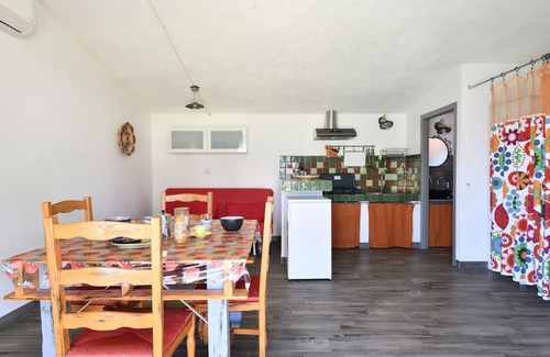 Dorgali Apartamento | Apartamento estudio "Naramanue 1" con vistas a la montaña, terraza privada y Wi-Fi