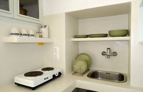 Naxos Apartamento | Studio Apartment 'Nymph Stone House with Garden' with Private Terrace, Wi-Fi and Air Conditioning