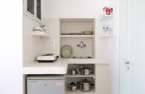 Naxos Apartamento | Studio Apartment 'Nymph Stone House with Garden' with Private Terrace, Wi-Fi and Air Conditioning