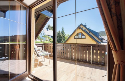 Pobershau Apartamento | Apartamento estudio 'Pension Bergblick - Ringmauer' con vistas a la montaña, balcón y Wi-Fi