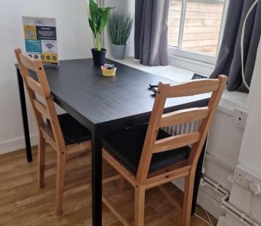 Exeter Apartamento | Studio Apartment, Private Parking, Walk To Centre, Uni and Hospital, Long Stay Prices