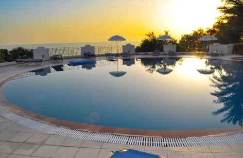 Agios Gordios Apartamento | Studio apartments maria with pool in Agios Gordios Beach
