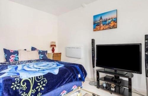 Pierrefitte-sur-Seine Apartamento | Studio Appartment with Office wifi parking balcony