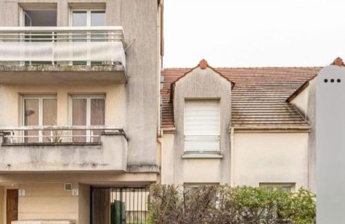 Pierrefitte-sur-Seine Apartamento | Studio Appartment with Office wifi parking balcony