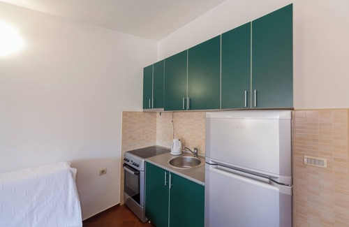 Centar Apartamento | Studio Apt for 3 w/ Balcony – Walking Distance to Beach No. 8