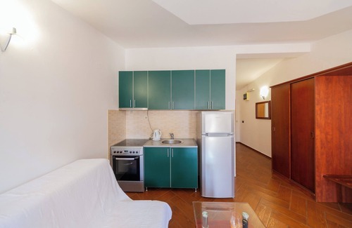 Centar Apartamento | Studio Apt for 3 w/ Balcony – Walking Distance to Beach No. 8