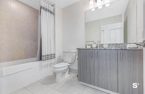 Doral Hotel | Studio Apt in Downtown Doral - Skyline View