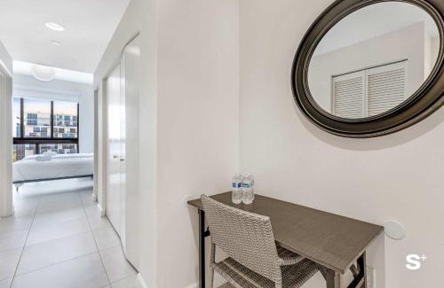 Doral Hotel | Studio Apt in Downtown Doral - Skyline View