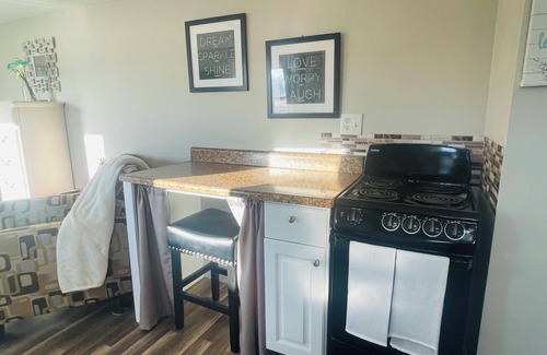 Rockingham County Apartamento | Studio Apt Pawtuckaway River w/ Man made pond 20 mins to Seacoast Pets Welcome