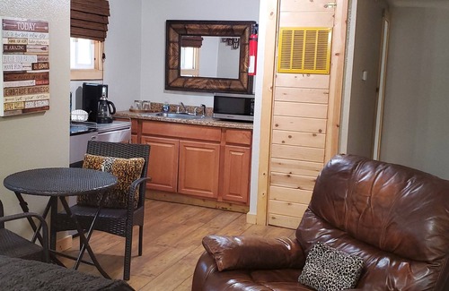 Shingletown Apartamento | Studio B at Bigfoot Lodging Lassen