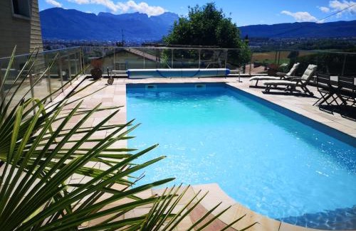 Poisy Apartamento | Studio Bellevue appart indépendant rénové 2024 piscine parking proche centre Annecy