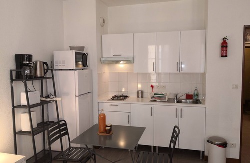 Secteur 2 Apartamento | Studio below