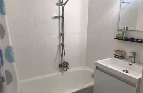 Saint-Laurent-du-Var Apartamento | Studio Bien Placé et Dans un Quartier Calme
