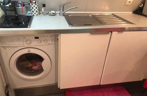 Quartier de la Folie-Mericourt Apartamento | STUDIO CŒUR VIEUX PARIS. Pied du métro.Tout équipé
