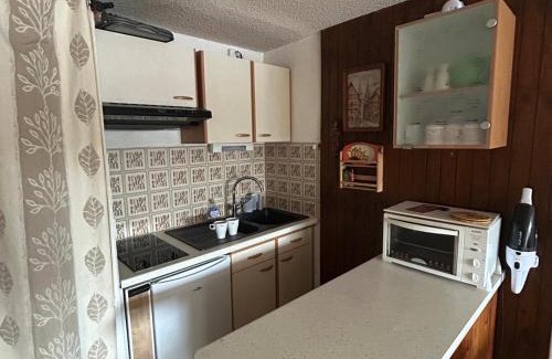 Besse-et-Saint-Anastaise Apartamento | Studio cabine 4 pers, centre station, wifi - FR-1-814-23