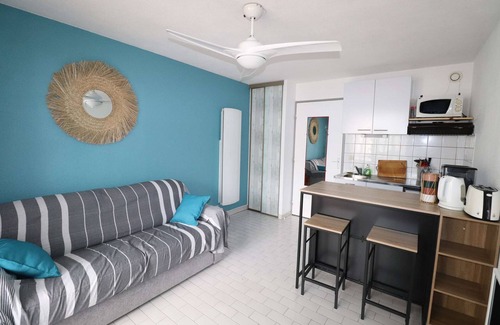 Cabrerolles Apartamento | Studio cabin with swimming pool terrace near beach