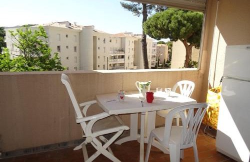 Toulon - Hyeres Apartamento | Studio Cabine à Hyères : piscine, proche port, plages et aéroport, parking inclus - FR-1-335-171