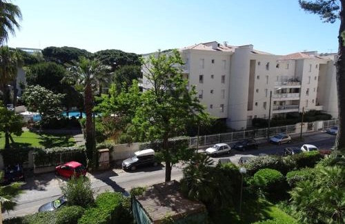 Toulon - Hyeres Apartamento | Studio Cabine à Hyères : piscine, proche port, plages et aéroport, parking inclus - FR-1-335-171