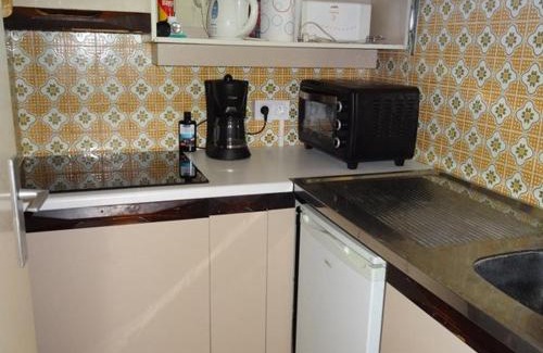 Toulon - Hyeres Apartamento | Studio Cabine à Hyères : piscine, proche port, plages et aéroport, parking inclus - FR-1-335-171
