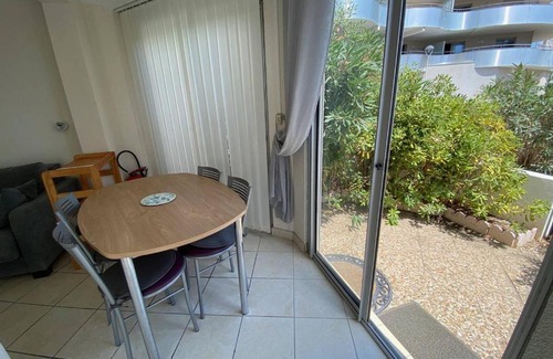 Le Barcares Apartamento | Studio Cabine 4 Pers avec Terrasse, Face Mer, Accès Direct Plage, Proche Commerces et Parc Aqualand - FR-1-81-600