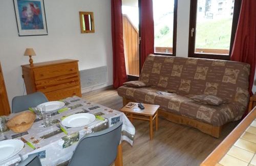 Les Bruyeres Apartamento | Studio cabine 4 pers aux Menuires, ski aux pieds, balcon, parking gratuit, commerces à proximité - FR-1-178-293