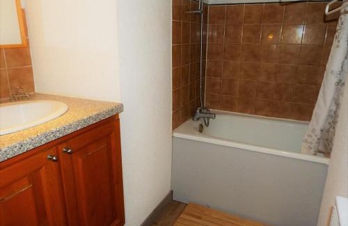 Les Bruyeres Apartamento | Studio cabine 4 pers aux Menuires, ski aux pieds, balcon, parking gratuit, commerces à proximité - FR-1-178-293