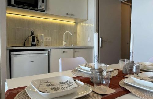 La Croix des Gardes Apartamento | Studio cabine calme avec vue mer, piscine et parking, Cannes - FR-1-609-97