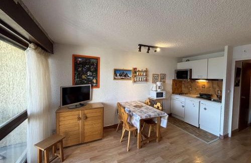 Auris Apartamento | Studio cabine pour 4 personnes à 250m des pistes avec parking, animaux acceptés - FR-1-297-347