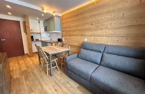 Val Claret Apartamento | Studio cabine rénové, pied des pistes, balcon ensoleillé - FR-1-502-577