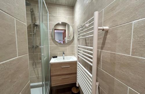 Val Claret Apartamento | Studio cabine rénové, pied des pistes, balcon ensoleillé - FR-1-502-577