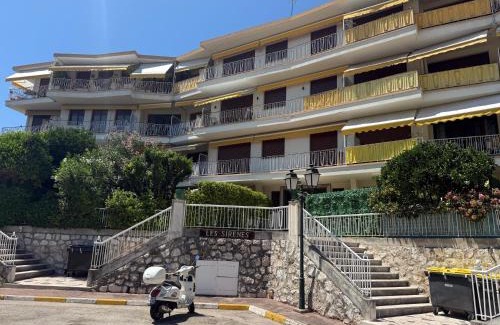 Beaulieu-sur-Mer Apartamento | Studio calme à deux pas de la mer avec jardin et parking privé