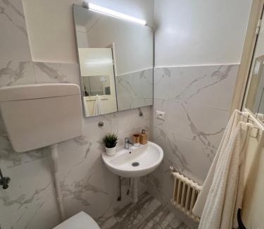 Beaulieu-sur-Mer Apartamento | Studio calme à deux pas de la mer avec jardin et parking privé