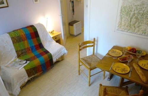 Bagneres-de-Luchon Apartamento | Studio Calme avec Balcon Plein Sud, Parking Privé, Proche Thermes et Centre-ville - FR-1-313-149