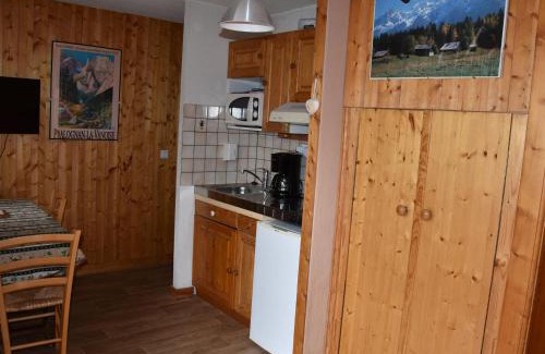 Pralognan-la-Vanoise Apartamento | Studio charmant au centre, proche commerces et téléphérique - FR-1-464-122