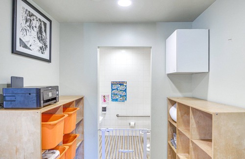 Norma Triangle Cama Y Desayuno | Studio City 1/2 Mile from Universal. Preschool turned Bed and Breakfast