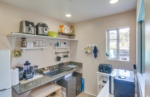Norma Triangle Cama Y Desayuno | Studio City 1/2 Mile from Universal. Preschool turned Bed and Breakfast