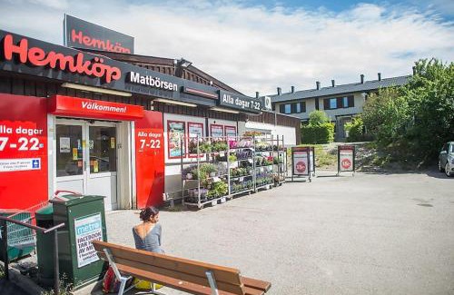 Fullersta Apartamento | Studio close to city, Sthlm fair, free parking