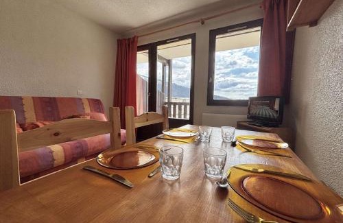 Notre-Dame-de-Bellecombe Apartamento | Studio cosy à 50m des pistes, balcon, parking, casier à skis, proche village et école de ski - FR-1-595-11