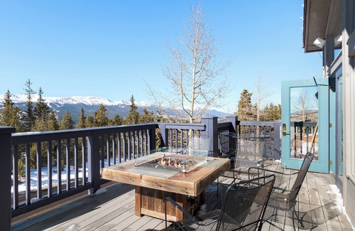 Baldy Mountain Condominio | Studio Condo. AMAZING VIEWS. On bus route. Pet friendly.