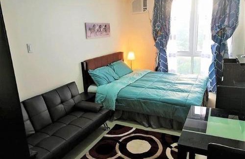 Ugong Apartamento | Studio Condominium - Short and Long Term Staycation