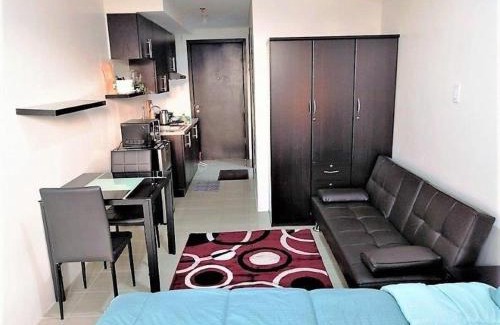 Ugong Apartamento | Studio Condominium - Short and Long Term Staycation