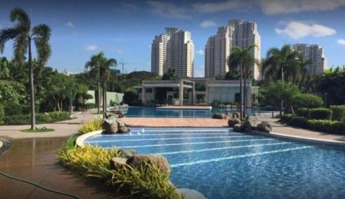 Ugong Apartamento | Studio Condominium - Short and Long Term Staycation