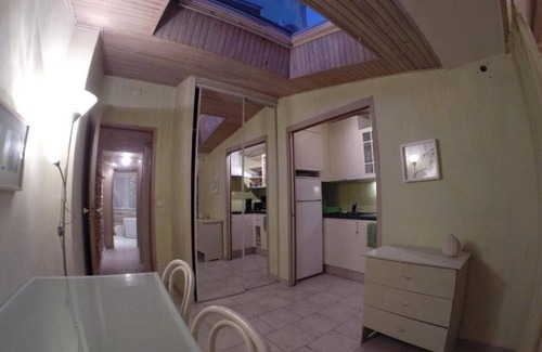 Milly-la-Foret Apartamento | Estudio-Confortable-Baño con bañera-Vista al Jardín-3 Star